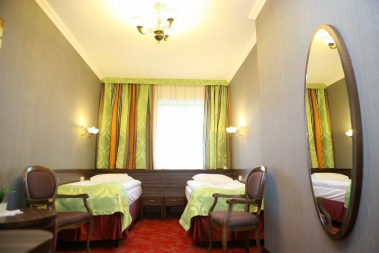 Hotel Zloty Mlyn Majkow Piotrkow Trybunalski Room photo